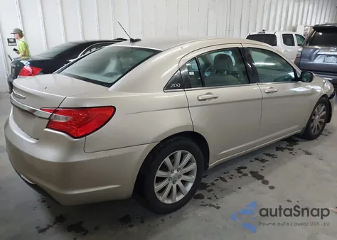 2014 Chrysler 200 Touring z USA, uszkodzony, nr VIN 1C3CCBBB2EN185021